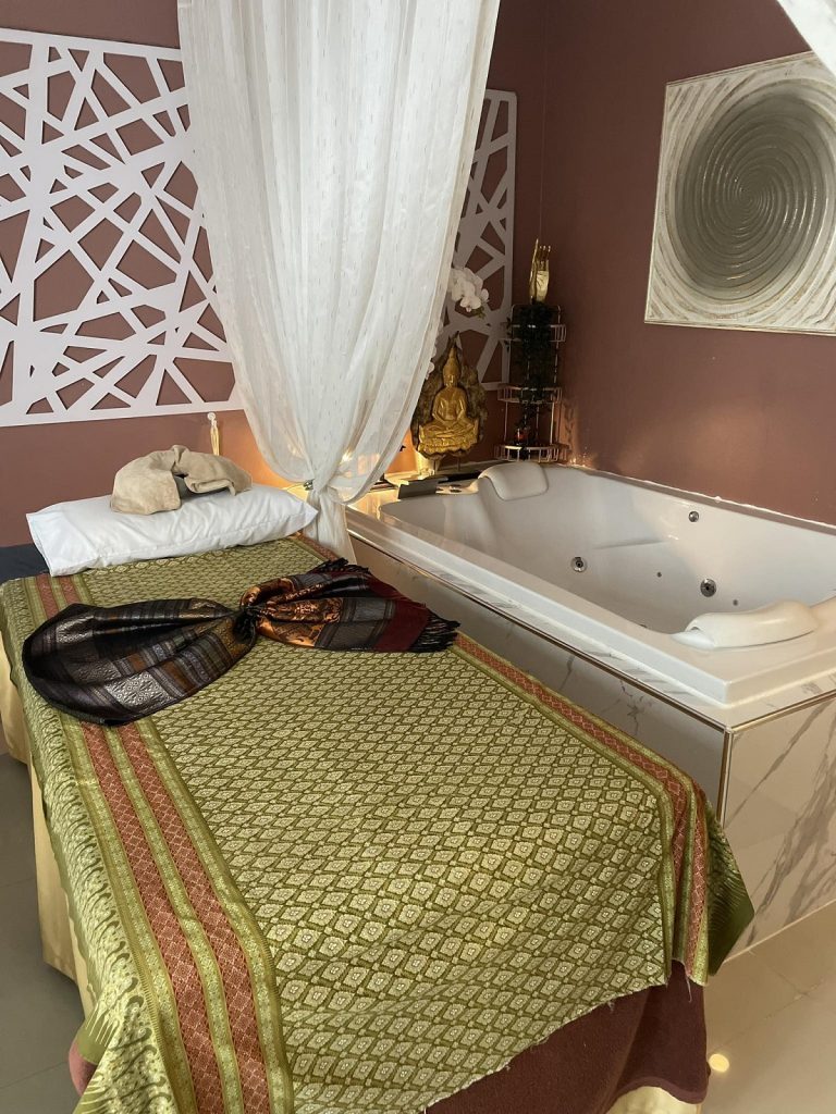 Private room for massage with jacuzzi in patong